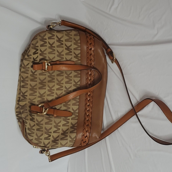 Michael Kors Handbags - Michael Kors bag